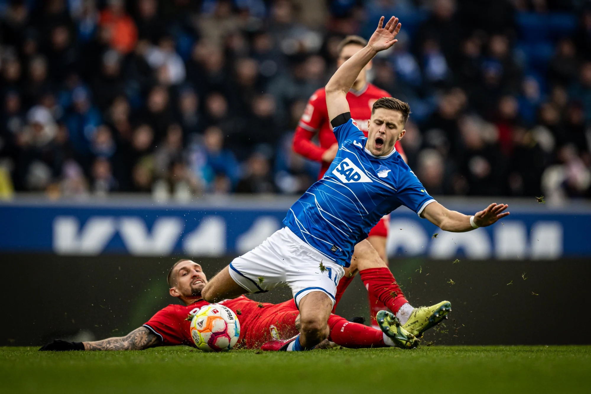 TSG Hoffenheim vs Bayer Leverkusen, tackle, Bundesliga